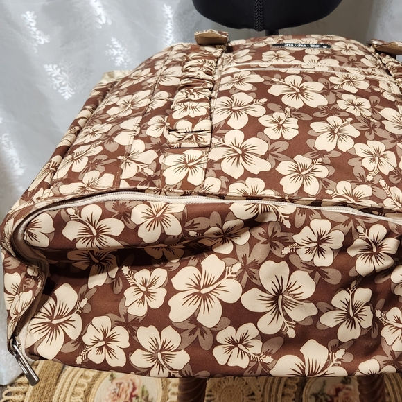 JU-JU-BE Oversized Neutral Hibiscus Print Diaper Bag with Shoulder Strap - Picture 13 of 16